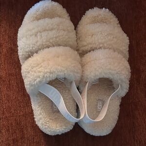 UGG Cream Fluffy Sandals NEW never worn